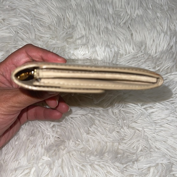 Authentic Louis Vuitton Vernis Sarah Wallet - Picture 4 of 16